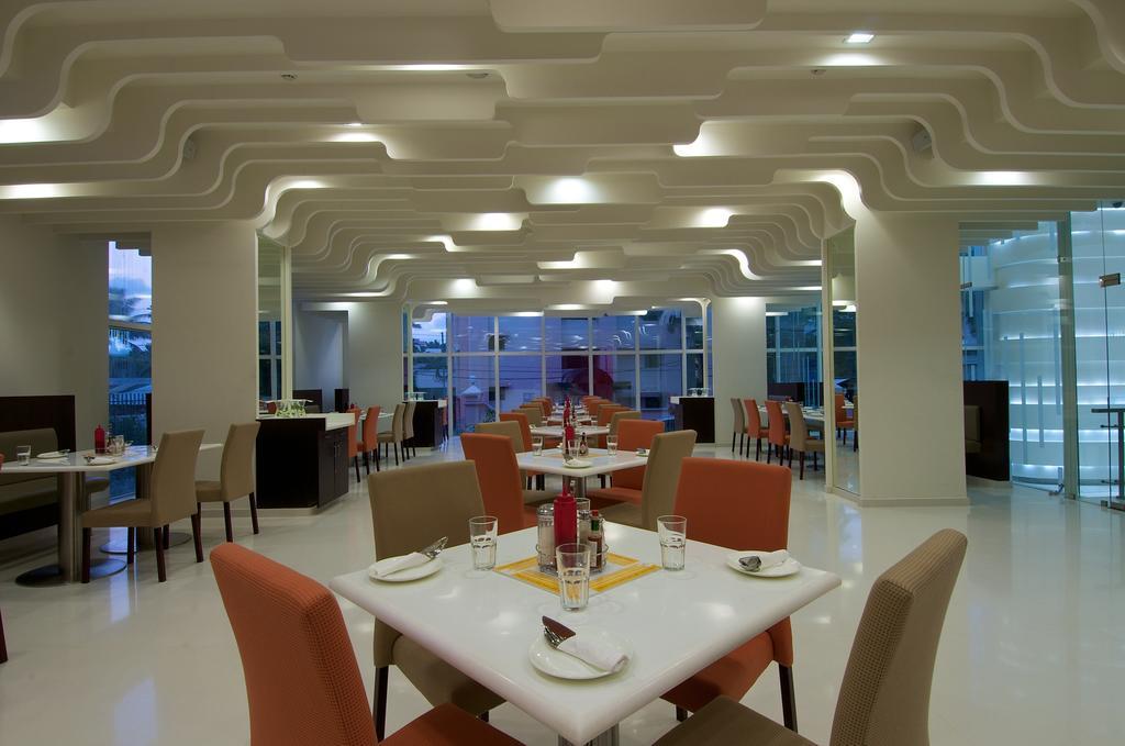 Keys Select By Lemon Tree Hotels, Thiruvananthapuram Buitenkant foto