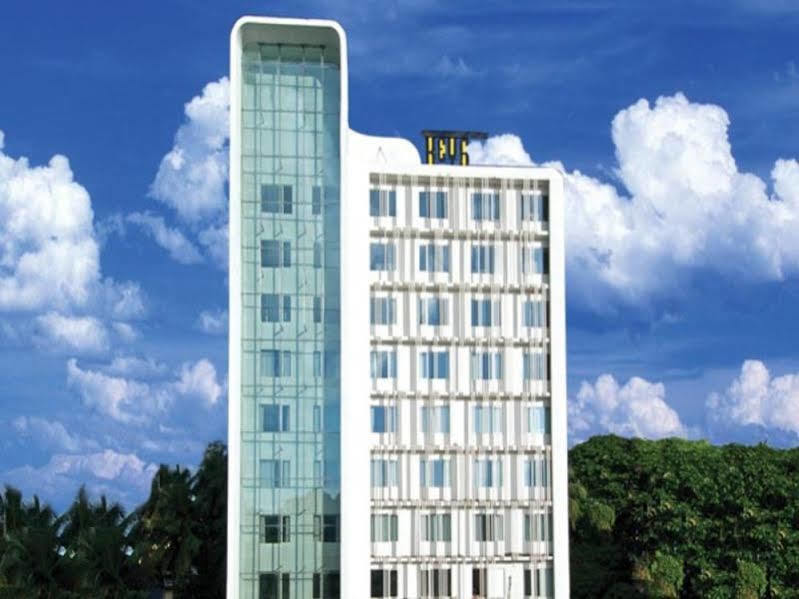 Keys Select By Lemon Tree Hotels, Thiruvananthapuram Buitenkant foto