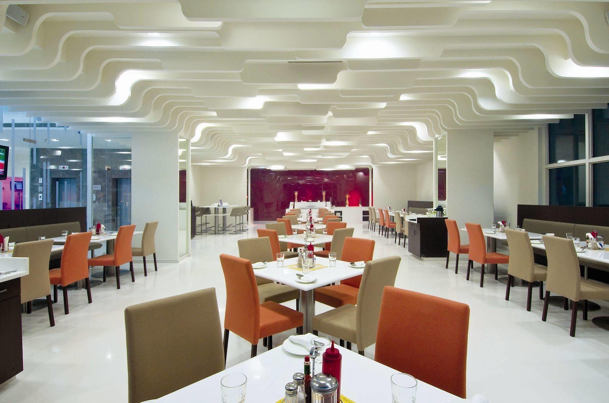 Keys Select By Lemon Tree Hotels, Thiruvananthapuram Buitenkant foto
